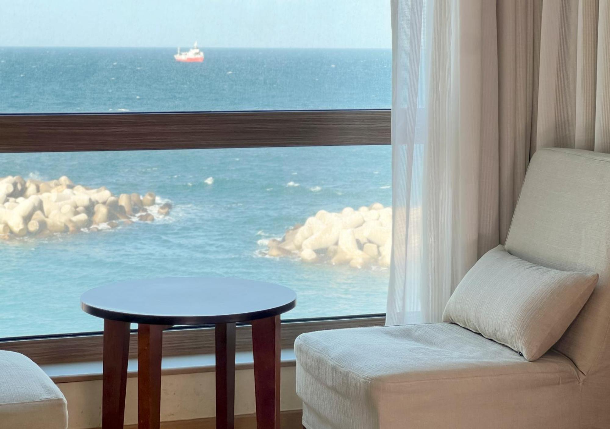 Ocean Suites Jeju Hotel Room photo