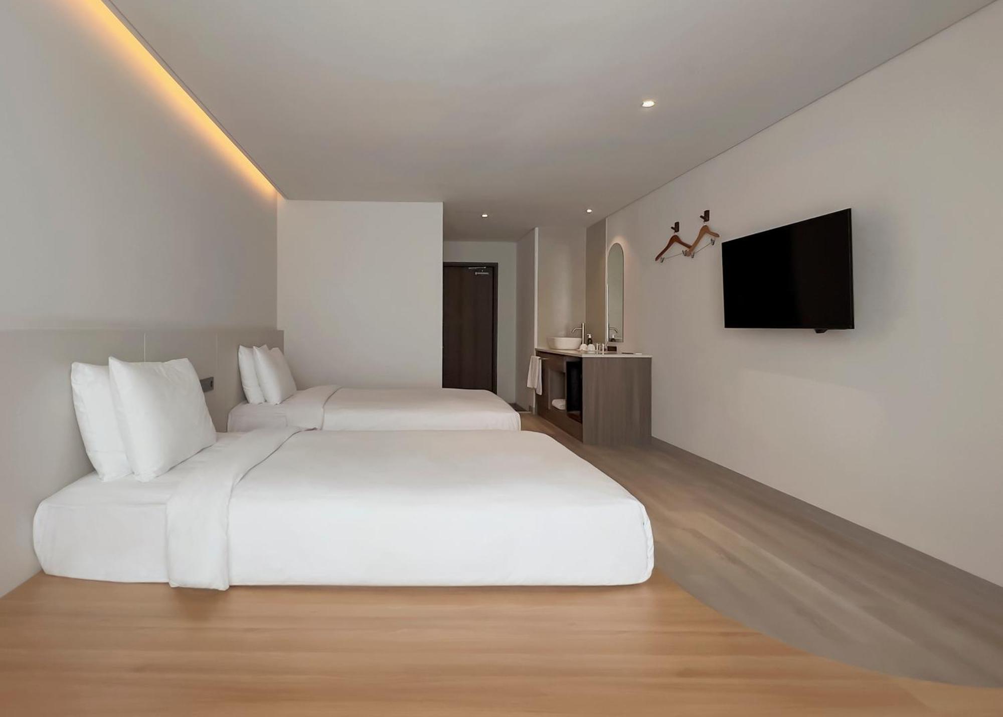 Ocean Suites Jeju Hotel Room photo