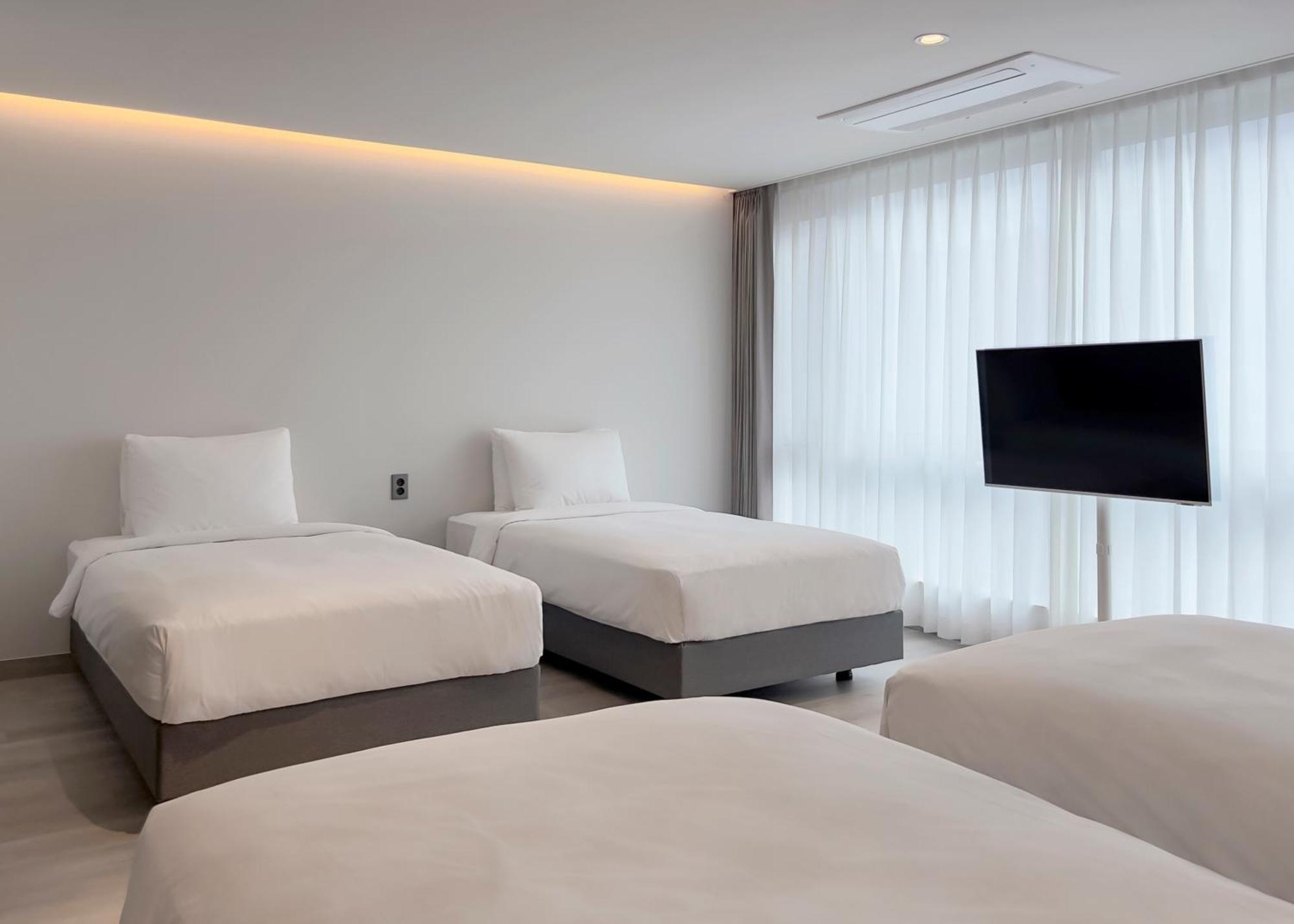 Ocean Suites Jeju Hotel Room photo