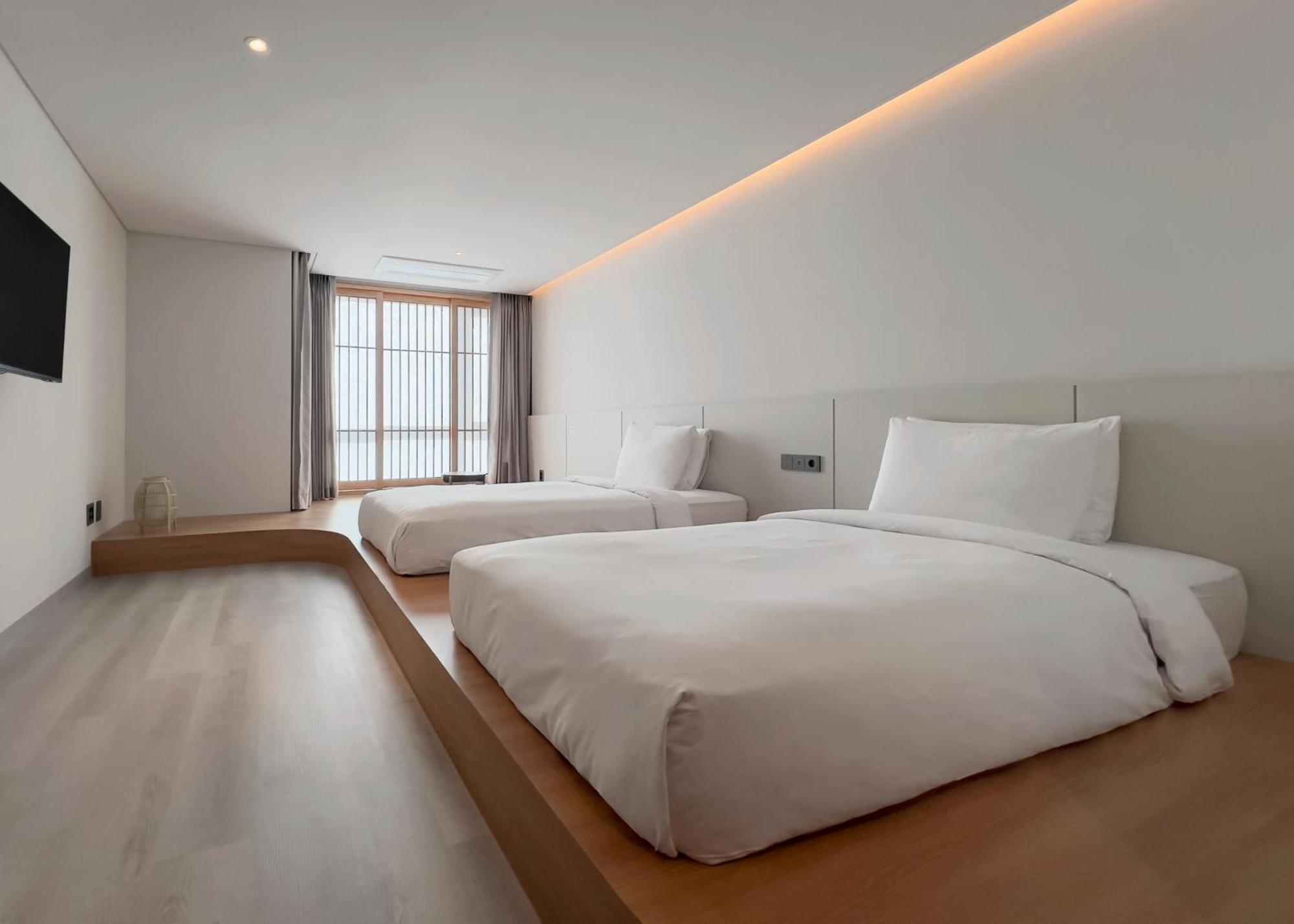 Ocean Suites Jeju Hotel Room photo