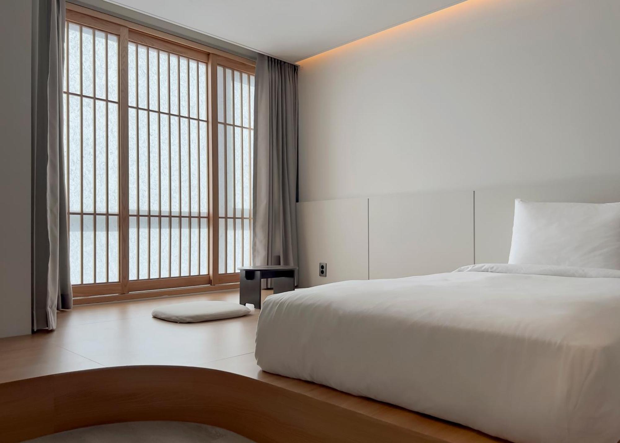 Ocean Suites Jeju Hotel Room photo